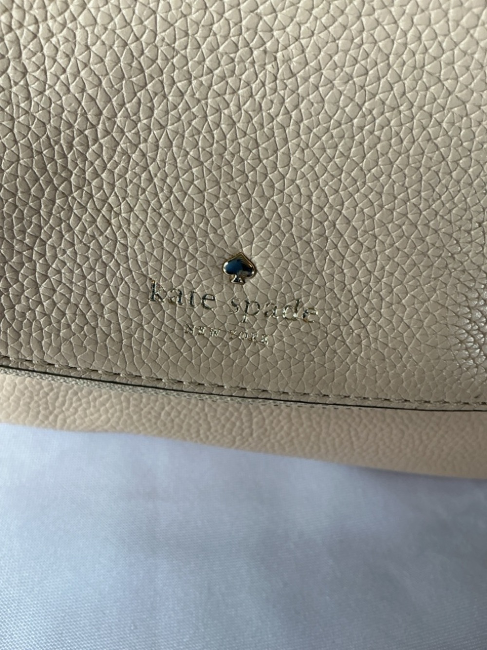 ⭐ Kate Spade Beige Pebbled Leather Foldover Crossbody Shoulder Bag - Picture 2 of 6